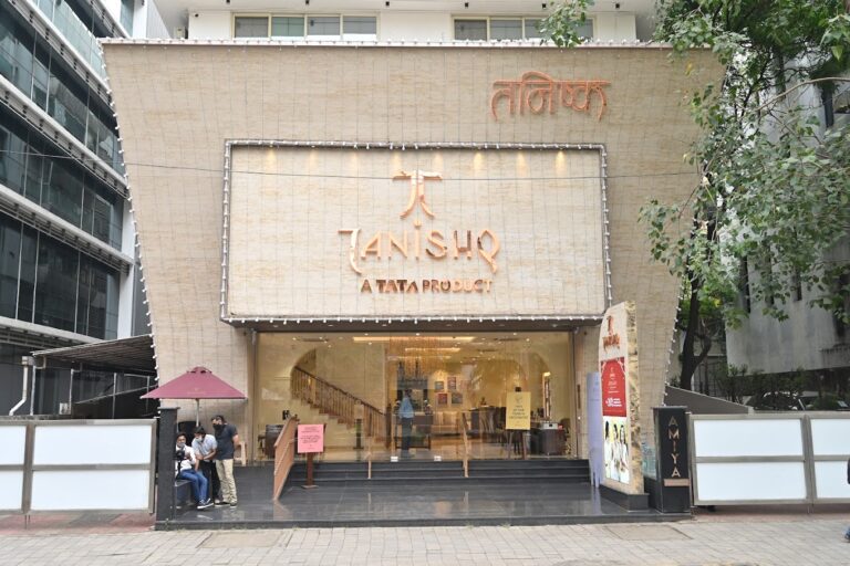 Tanishq Jewellery Linking Road Mumbai