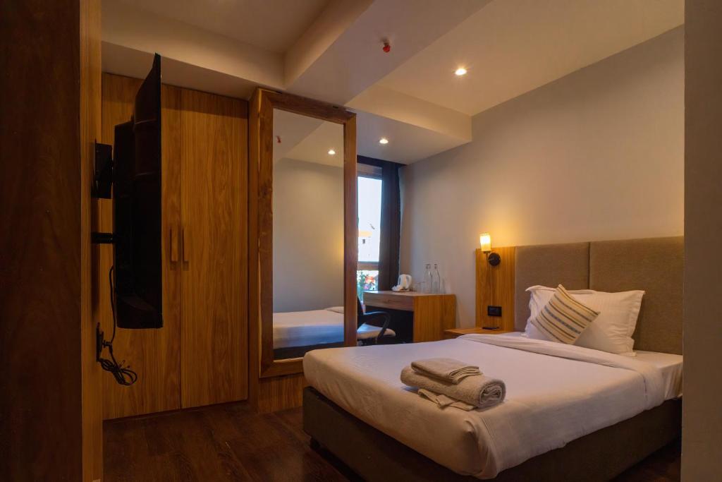 hotel-emerald